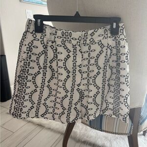 Express High-Waist Shorts in White with Black Geometric Print
